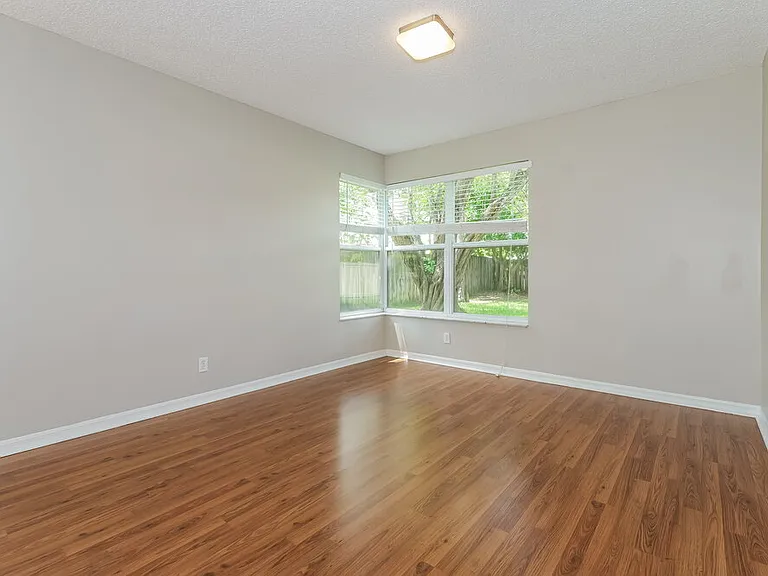 1027 Aviary Rd — Photo 6
