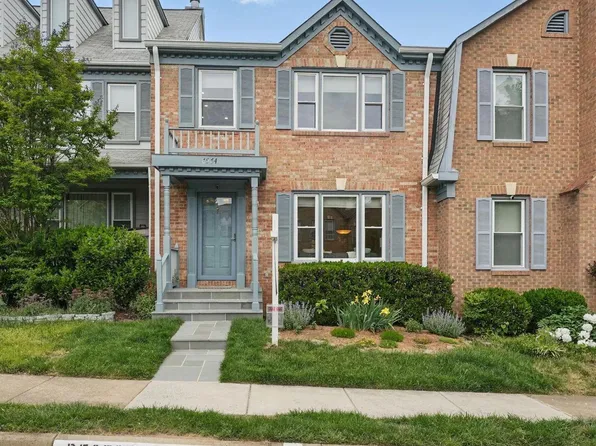 6564 Zoysia Ct, Alexandria, VA 22312