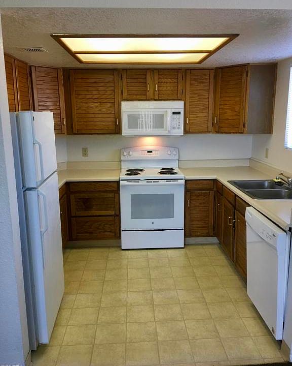 2nd image of 1321 E Birch St APT D