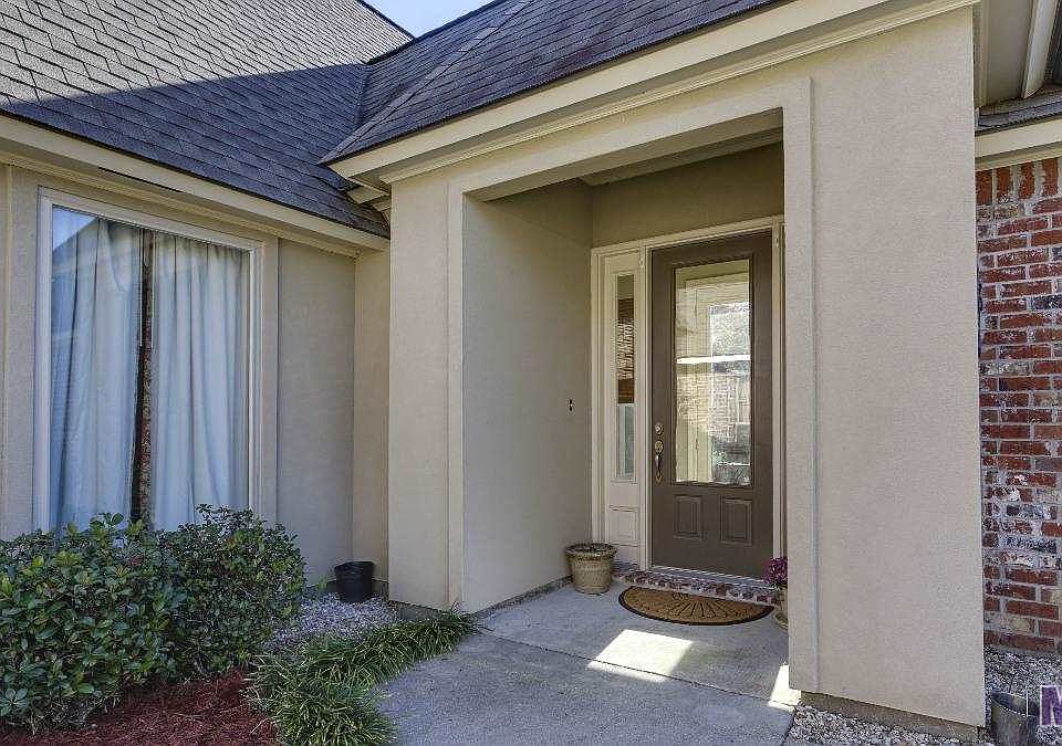 1st image of 18056 Manning Dr