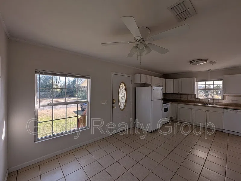 1 bed, 1.0 bath, $800 — Photo 3