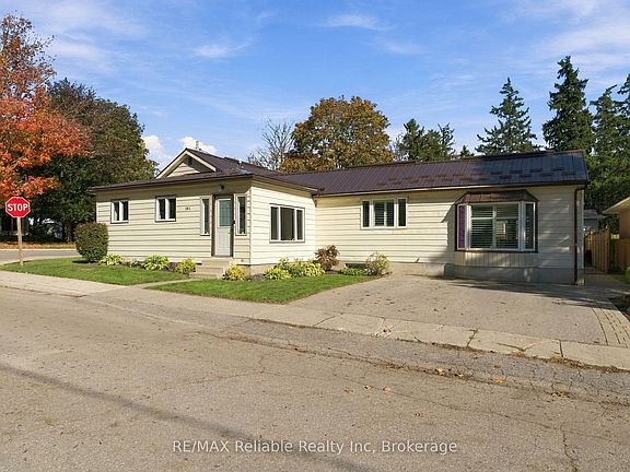 3rd image of 181 Maple St