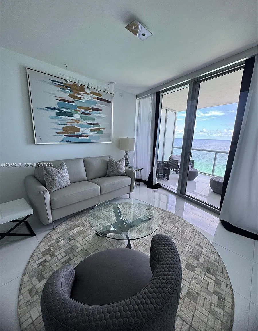 Jade Ocean Condo — Photo 2