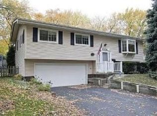 5704 Westview Ln, Lisle, IL 60532