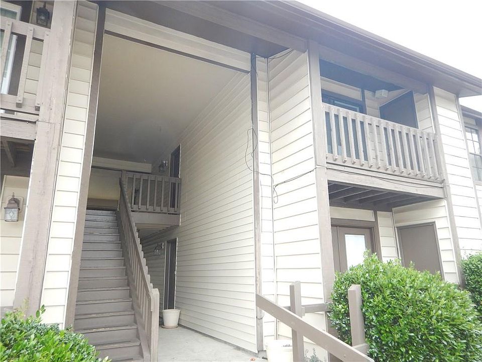 1st image of 2908 Manhattan Blvd Unit 124