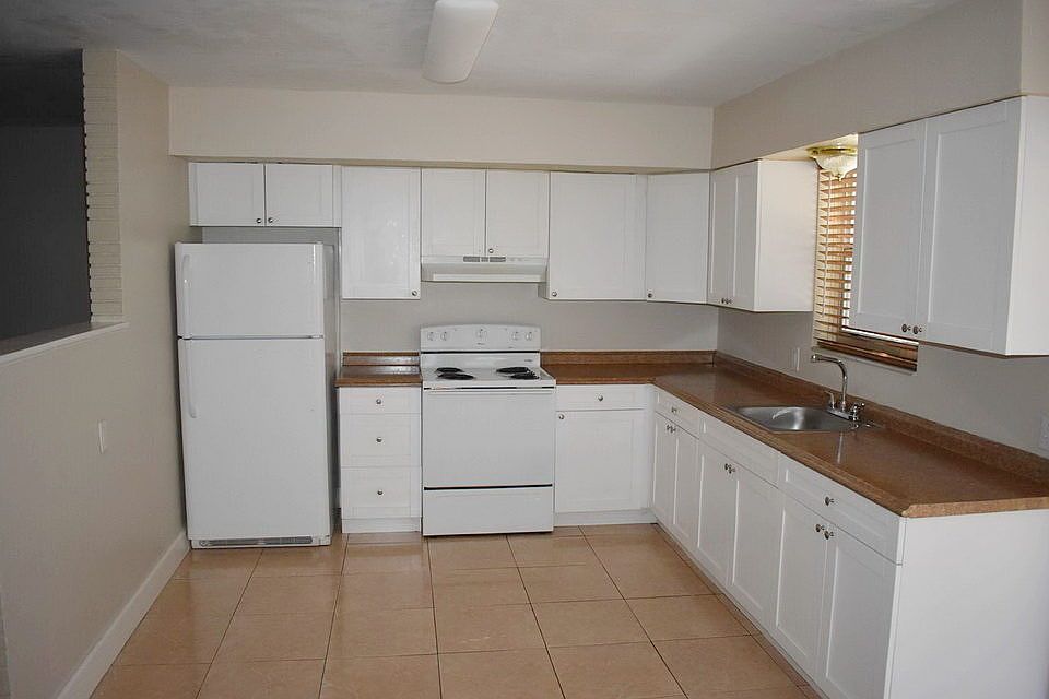 2nd image of 521 NW 39th Ave