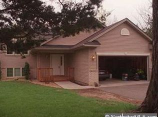 28300 Lakelawn Dr, Lindstrom, MN 55045