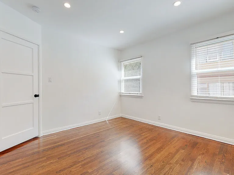 3368 Rowena Ave — Photo 15