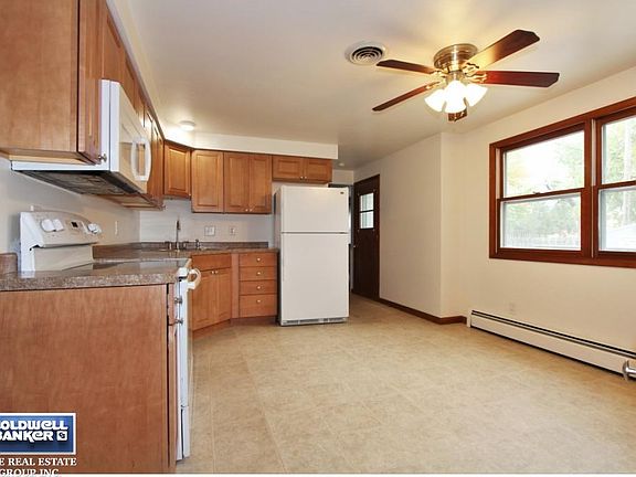 Fully applianced kitchen!