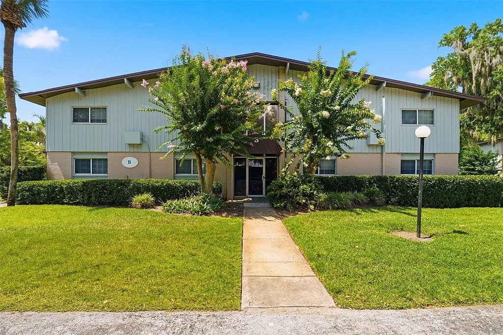 2 bed, 1.0 bath, 881 sqft, $1,500 — Photo 1
