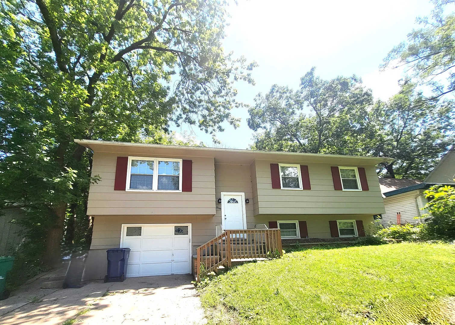 18099 W Valley Dr photo 1