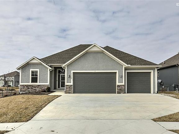 Gorgeous, HIGH END Reverse in Nottington Creek!