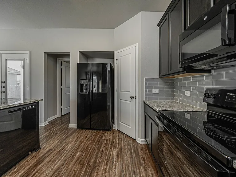 525 Fallbrook Dr — Photo 12
