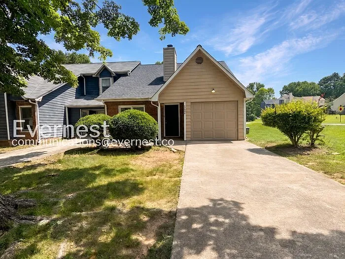 7980 Woodlake Dr — Photo 1