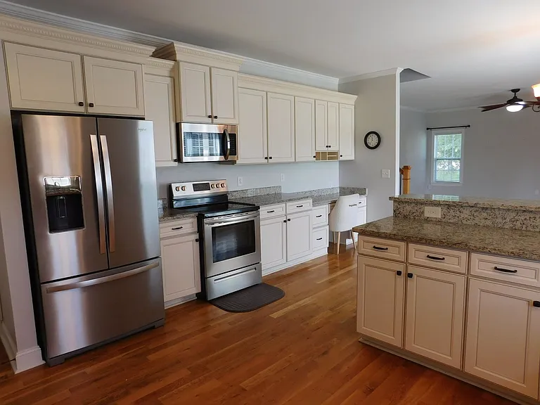 101 Staffordshire Dr — Photo 16