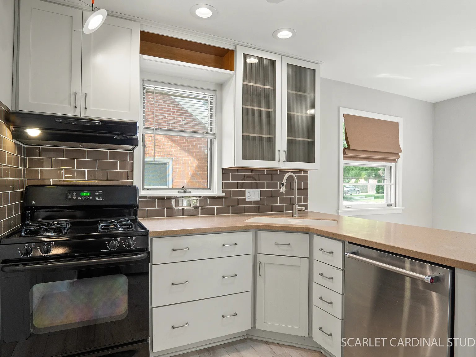 4 bed, 2058 sqft, $4,200 — Photo 3