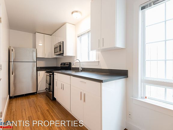 2nd image of 440 Roosevelt Ave APT 01