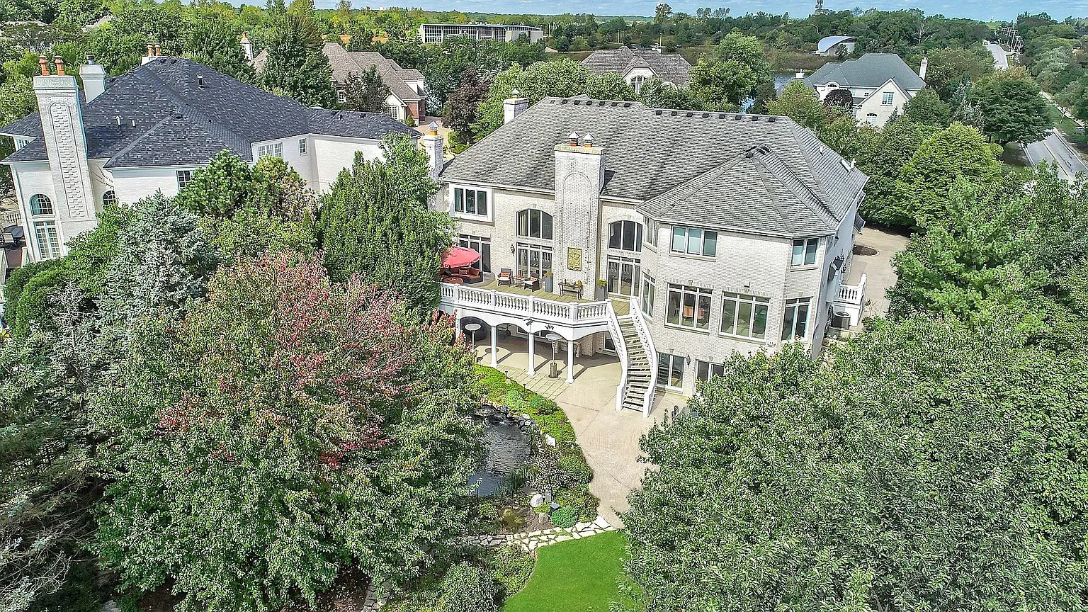 804 Lakeview Ln photo 1