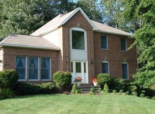 45 Village Park Dr, Grove City, PA