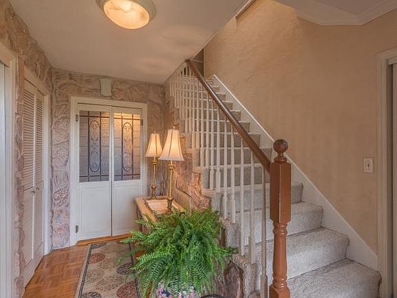 4th image of 349 Dunbar St