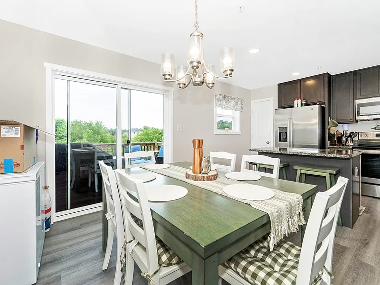 31 Moses Dr — Photo 3