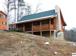 574 Country Oaks Dr, Pigeon Forge, TN 37863