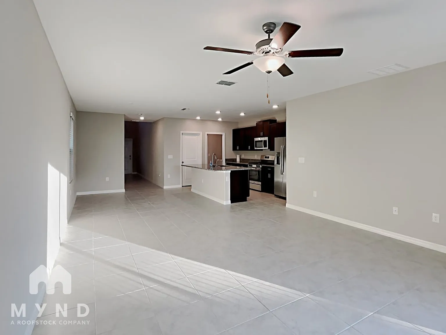 5 bed, 2.5 bath, 2389 sqft, $2,515 — Photo 3