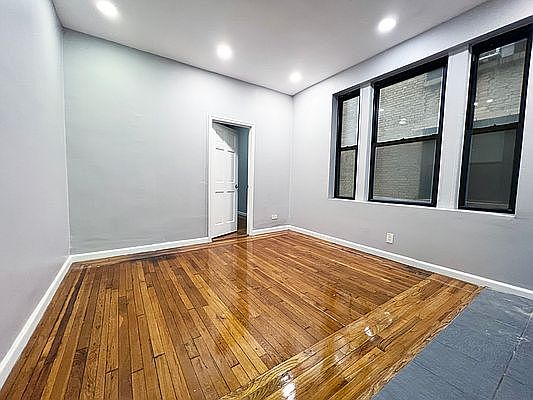 3rd image of 515 W 156th St APT 36