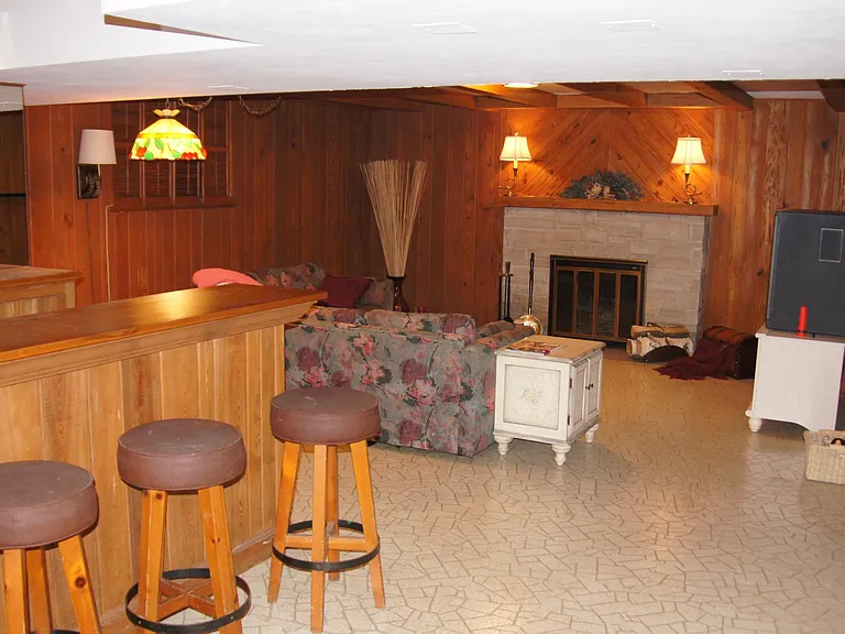 460 Highcrest Dr — Photo 35
