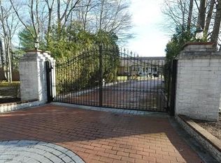 163 Highcrest Rd, Fall River, MA 02720