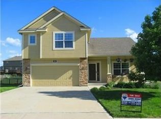 10215 N Elmwood Ct, Kansas City, MO 64156