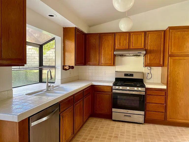 1214 Vassar Ln — Photo 12