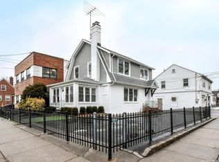 31 Myrtle St, Manhasset, NY 11030