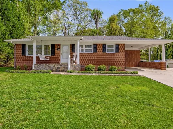 1208 Harris St, Eden, NC 27288