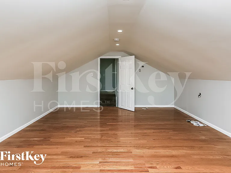 21439 W Georgetown Ct — Photo 9