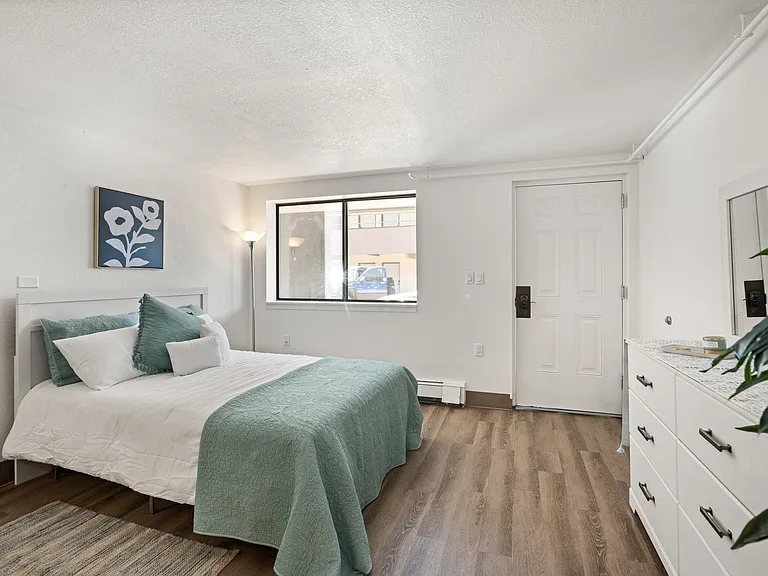 1826GrandAve_DASH_23081403