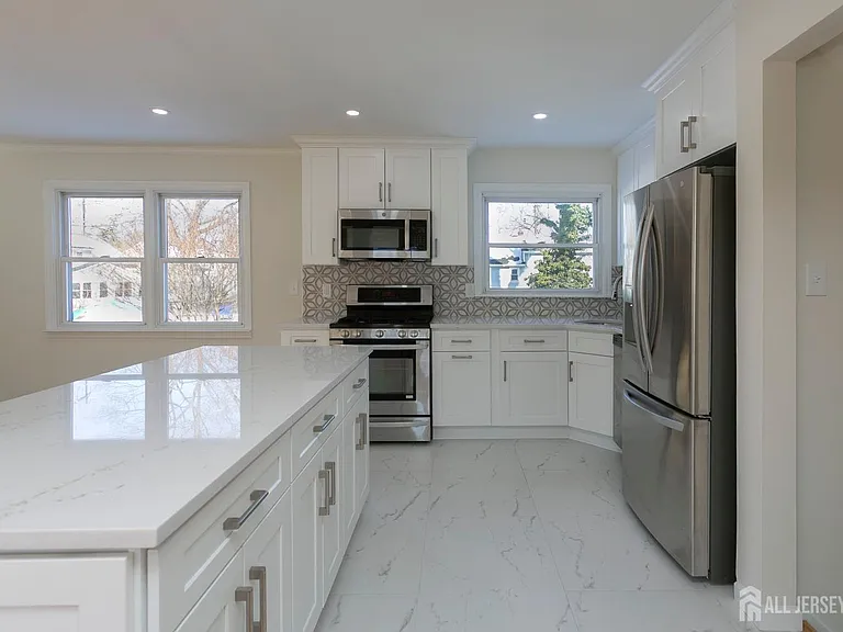 40 Essex Ave — Photo 11