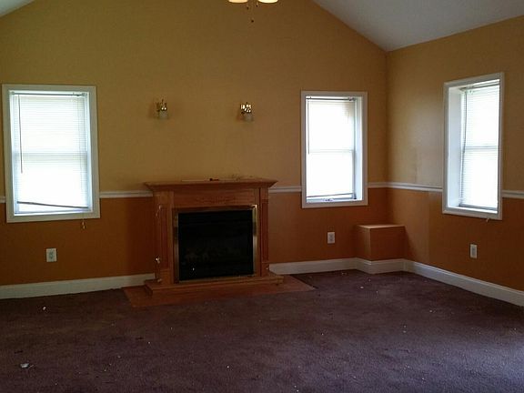 2nd image of 8938 Greens Ln