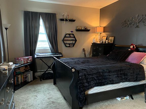 Both Large bedrooms have plush carpeting, high ceilings, and are extraordinarily quite and private.