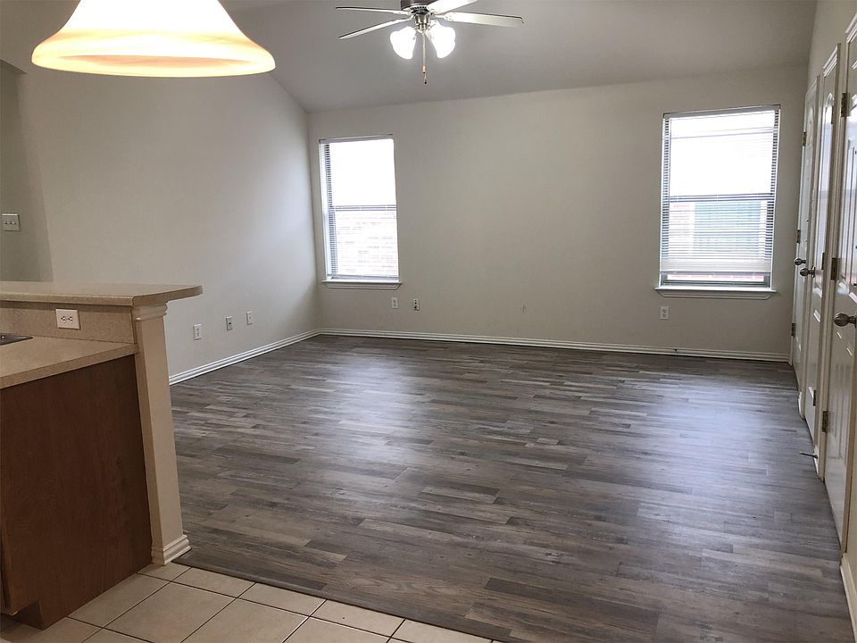 1st image of 300 Robin St
