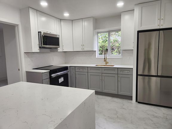 3rd image of 401 SE 1st Avenue