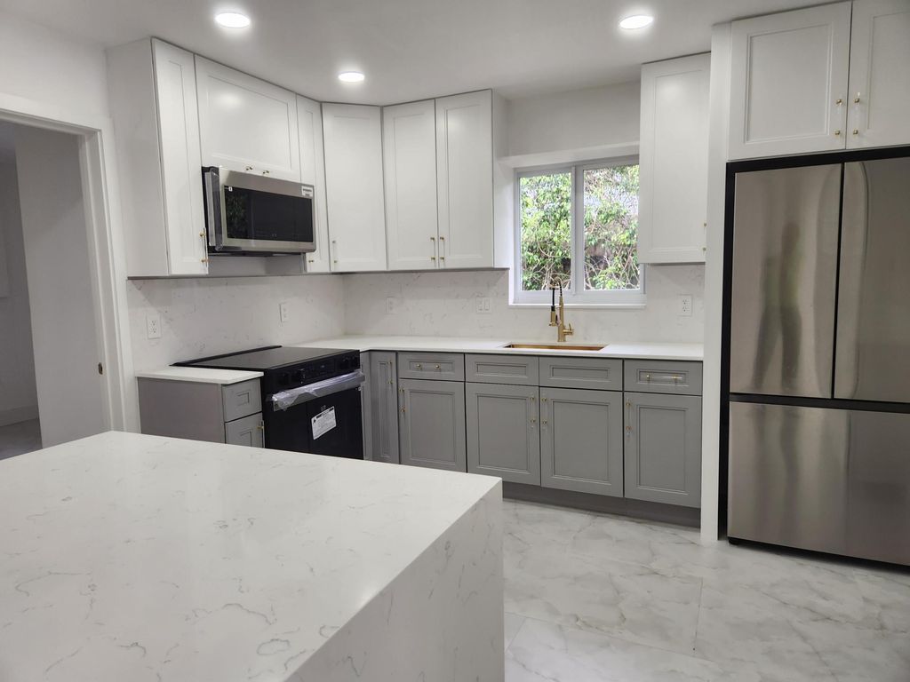 401 SE 1st Avenue, photo 3