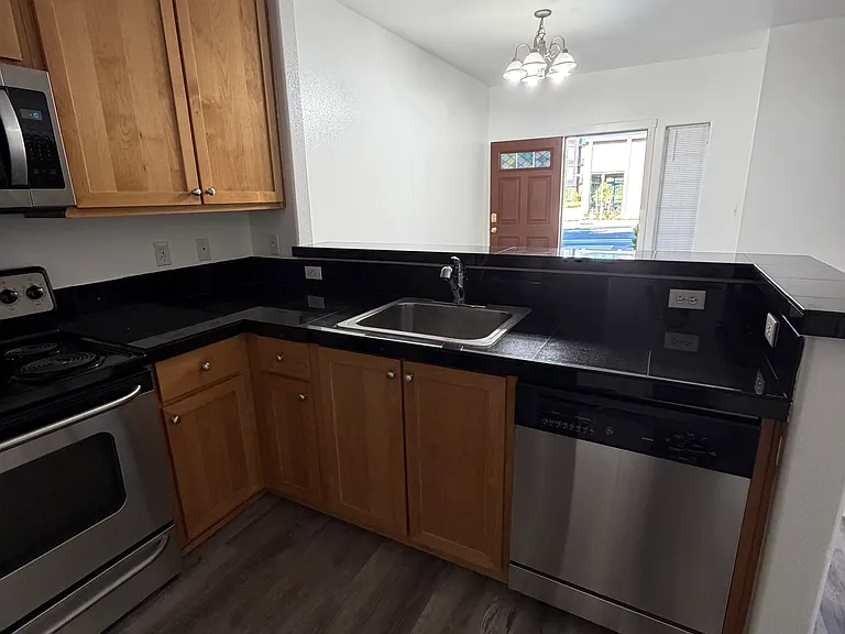 1000 SW 170th Ave #101 — Photo 3