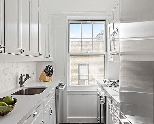 4th image of 302 W 12th St APT 7F