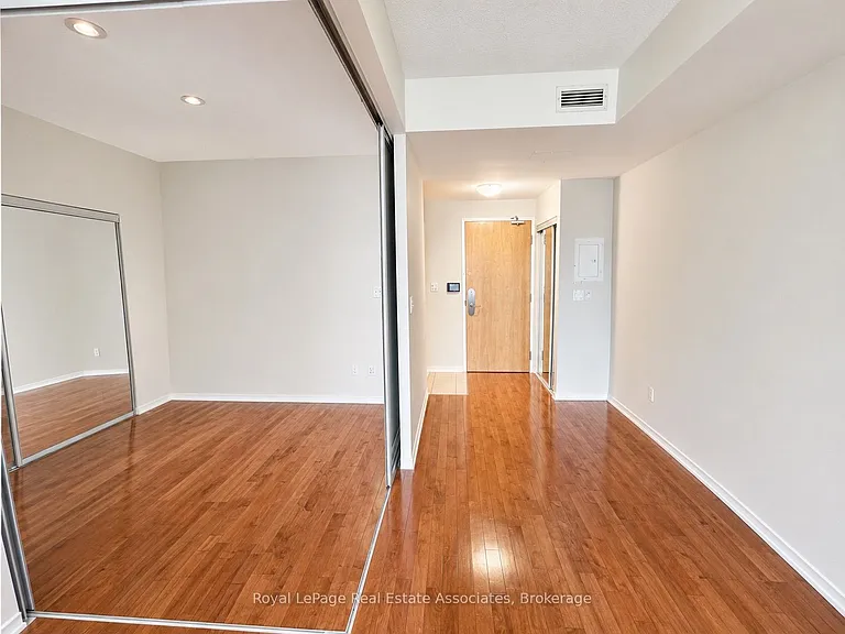 65 Bremner Blvd #4211 — Photo 3