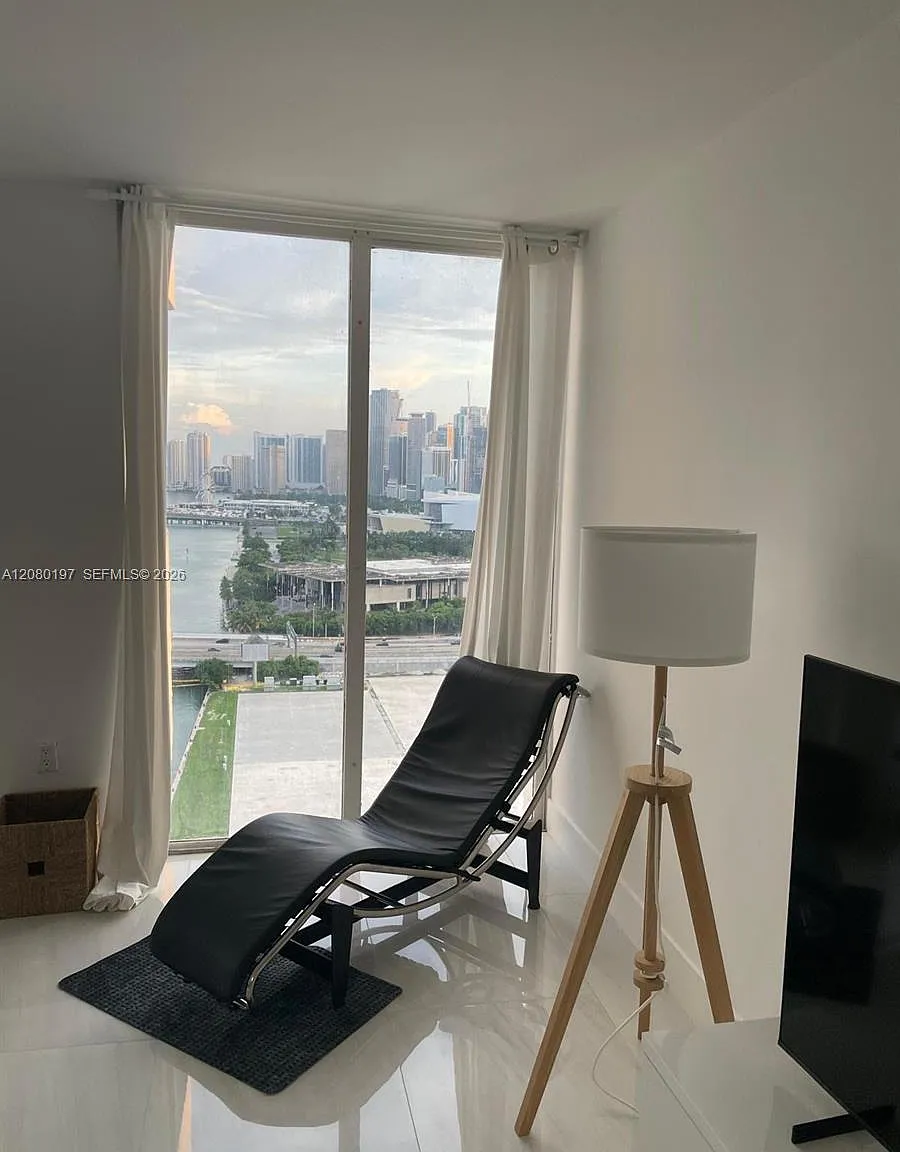 Venetia Condo — Photo 3