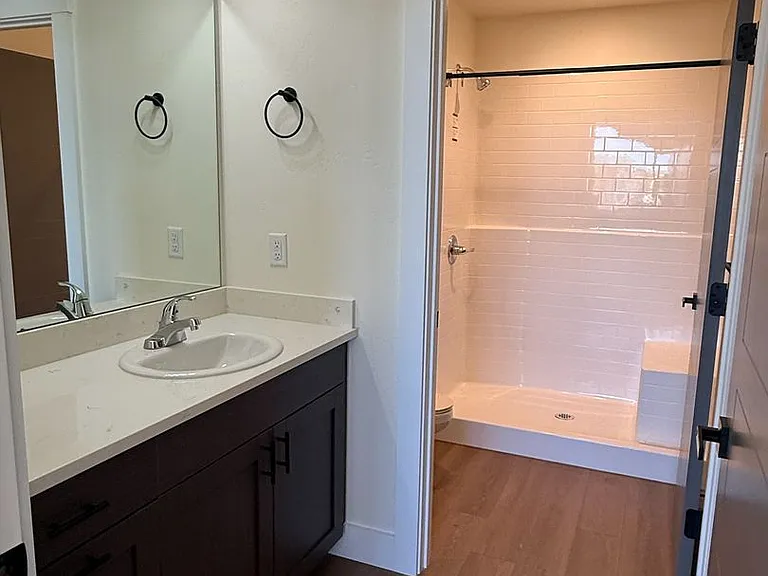 707 Victory Ln — Photo 10