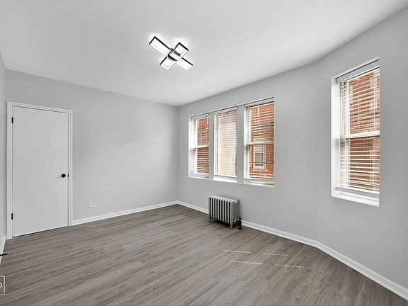 3rd image of 5952-58 W Superior St #5958-2A