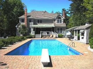 13 White Pine Ln, Setauket, NY 11733