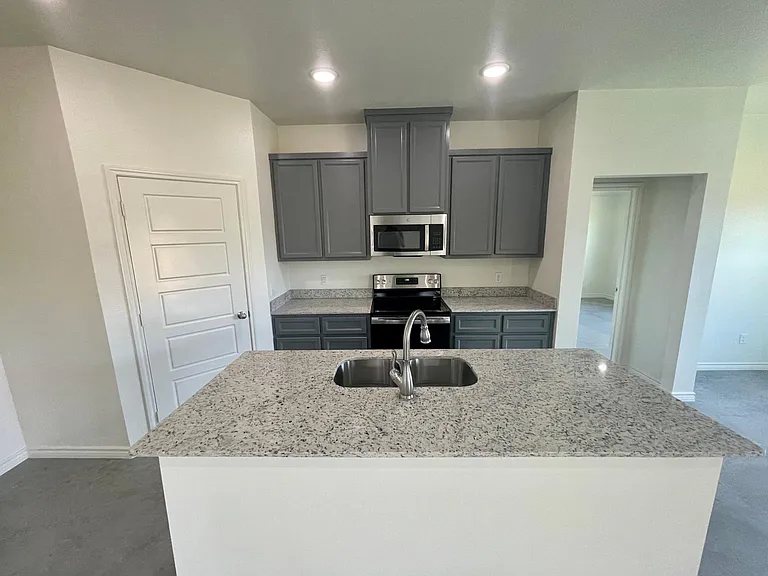 1006 Cilantro Rd — Photo 3